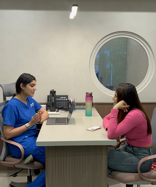 Dr. Divyashree Somani conducting a veterinary skin consultation
